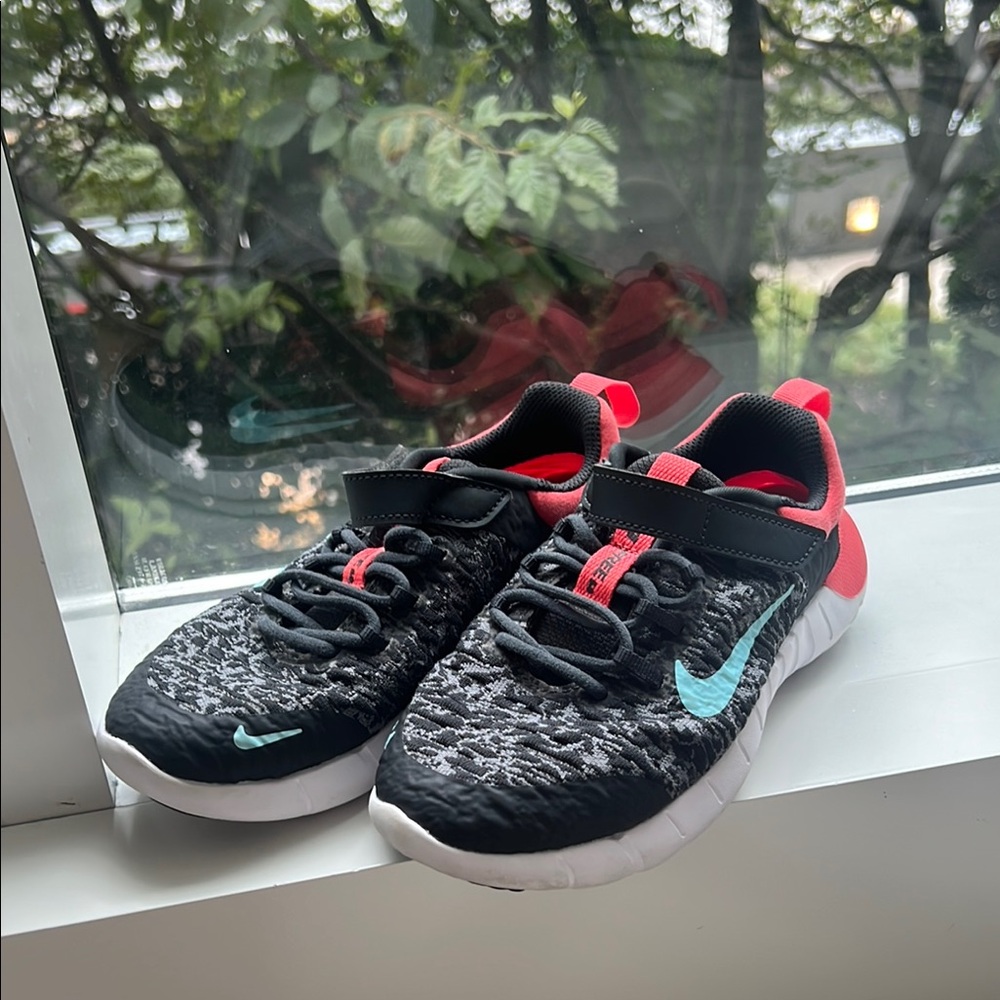 NWOT Nike Free 5.0 Kids Sneakers